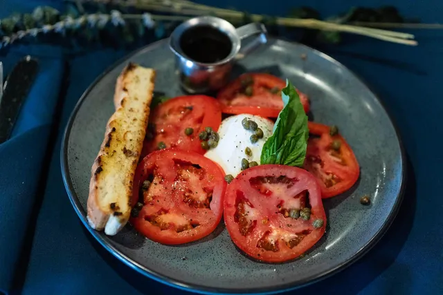 Burrata Caprese (gf)