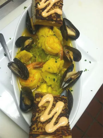 Shrimp and mussels in broth, served with grilled bread