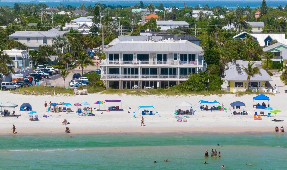 The Feast – Casual Restaurant Near The Mainsail Beach Inn